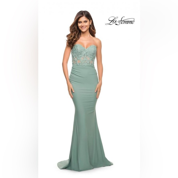 NWT La Femme Green Sage Lace Dress Size 6 - Picture 1 of 11